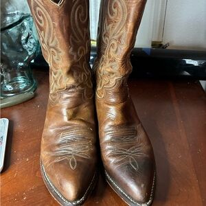Justin 2252 Buck Bay Apache Cowboy Western Boots Mens Sz 9 EE Brown Almond Toe